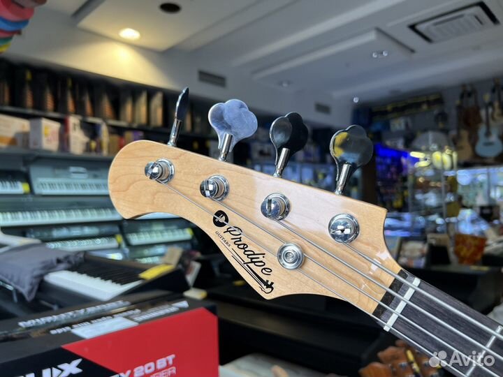 Бас гитара леворукая