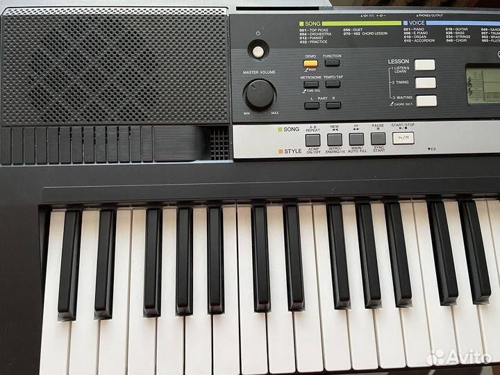 Синтезатор Yamaha PSR-e243