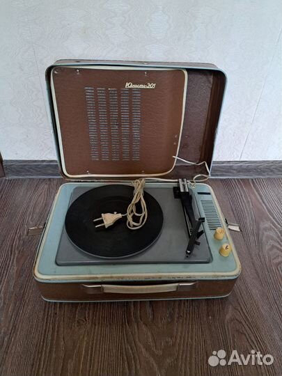 Проигрыватель юность