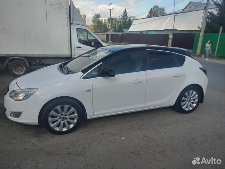 Opel Astra 1.6 AT, 2011, 200 000 км