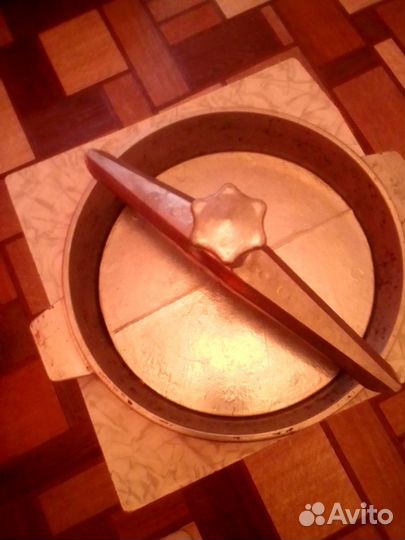 Сковорода чугунная для жарки цыплят