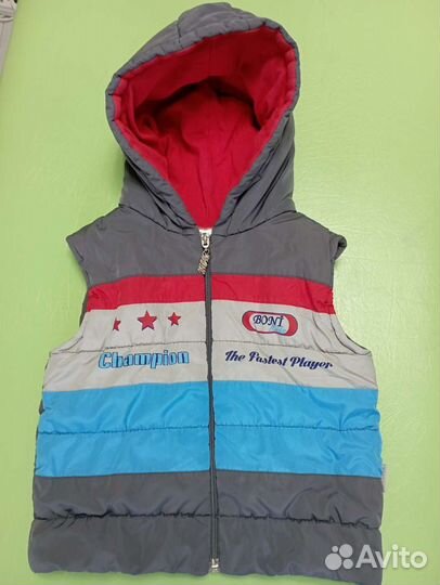 Жилетка с капюшоном на мальчика