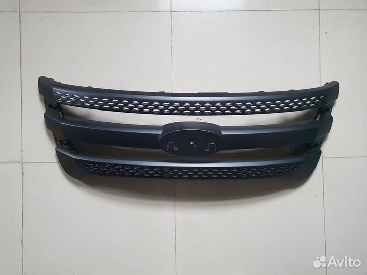 Решетка радиатора Ford Explorer 5 2010-2015