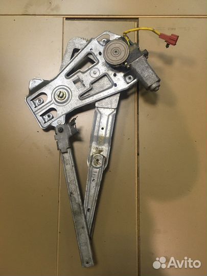 Стеклоподьемник передний левый крайслер цирус