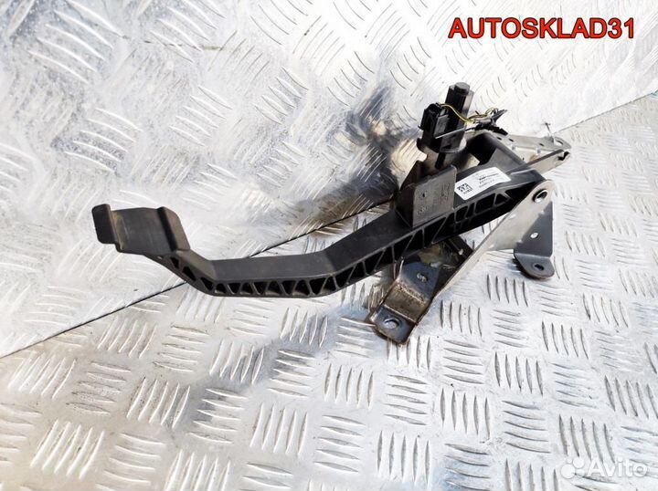 Педаль сцепления Ford C-MAX 3M517B633EK