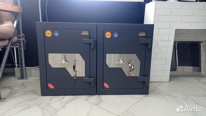 Сейф металлический