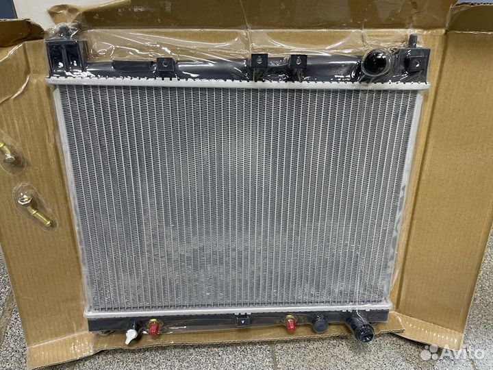 Радиатор охлаждения toyota yaris Ty000w10