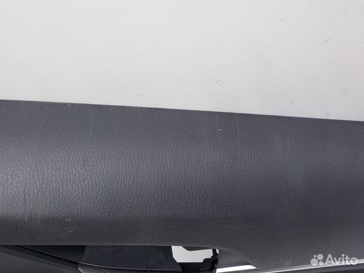 Обшивка двери задней правой на Toyota Camry