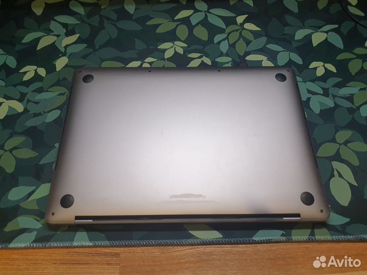 Apple MacBook pro 13 2016 i5 256 gb 8gb ram