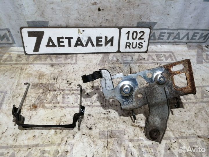 Крепление аккумулятора Nissan Qashqai J10