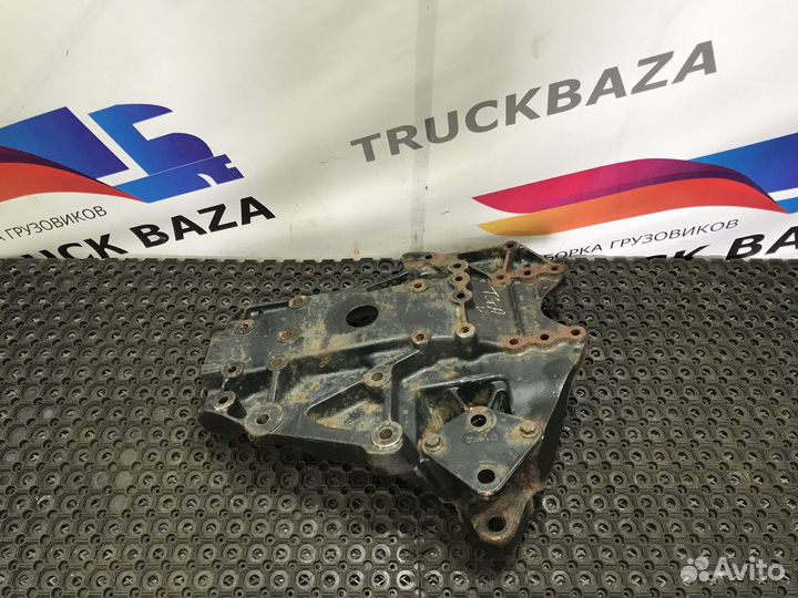 81413133011 Кронштейн передней рессоры правый