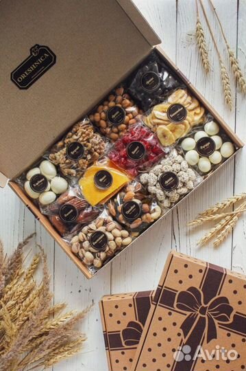 Подарочный набор орехов и сухофруктов бокс