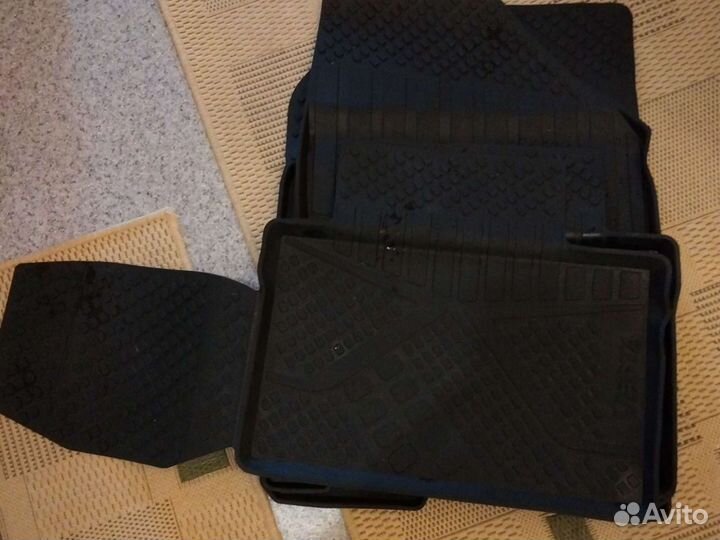Автомобильные коврики резиновые