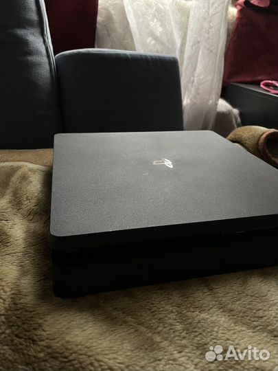 Игровая приставка ps4