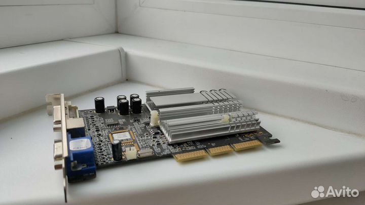 Видеокарта fx5500