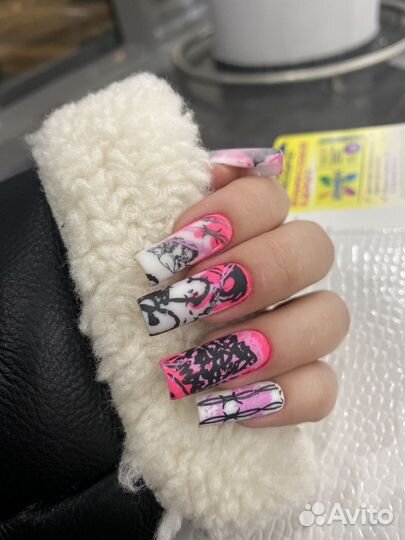 Модель на маникюр и педикюр