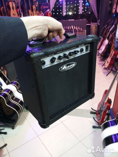 Басовый комбоусилитель Leem 15 Ватт