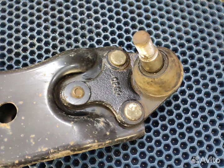 Рычаг передний левый Toyota RAV4 30