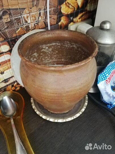 Глиняный горшок