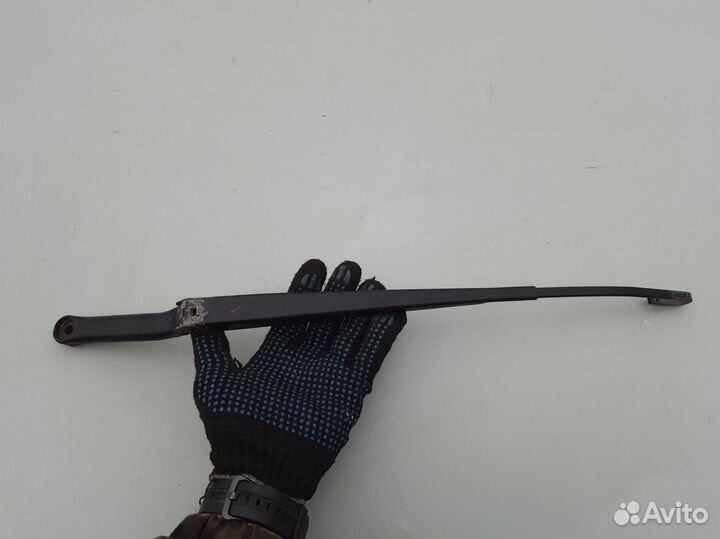 Поводок стеклоочистителя правый Audi A6 C5