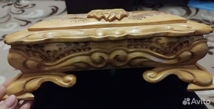 Деревянная шкатулка