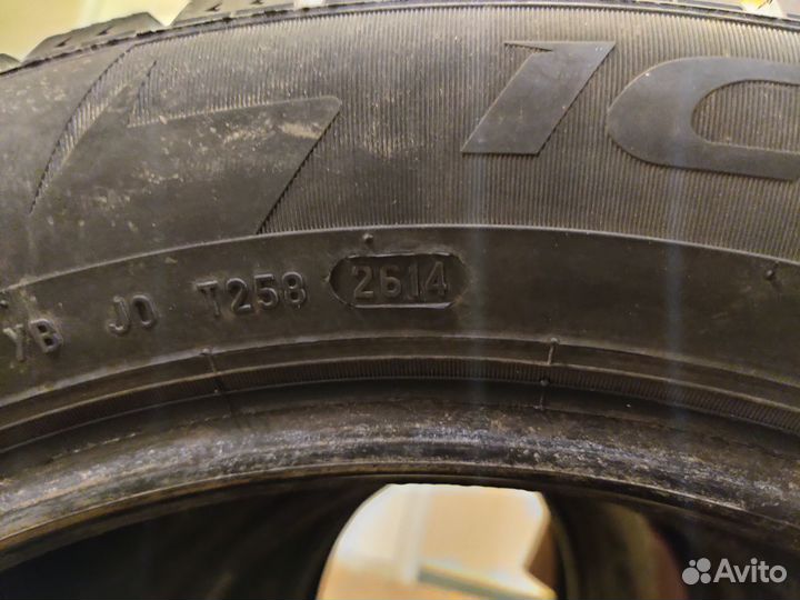 Pirelli Ice Zero 215/55 R17 98T