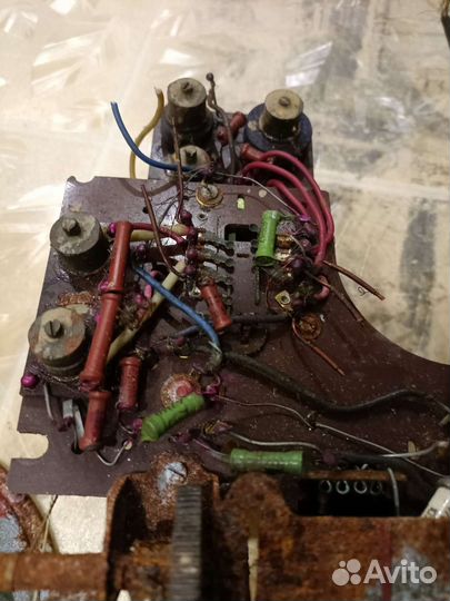 От батарейного приемника Новь 1957 года