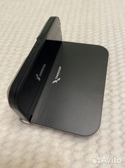 Беспроводная зарядка с часами