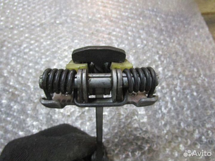 Ограничитель двери передней правой Renault Megane