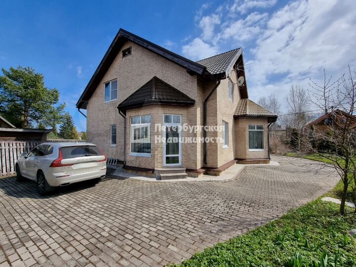 Дом 195 м² на участке 11 сот.