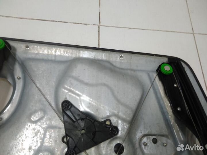 Стеклоподъемник электр. передний правый Volkswagen Tiguan I (2007—2011)