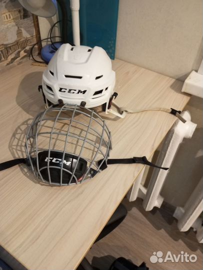 Хоккейный шлем