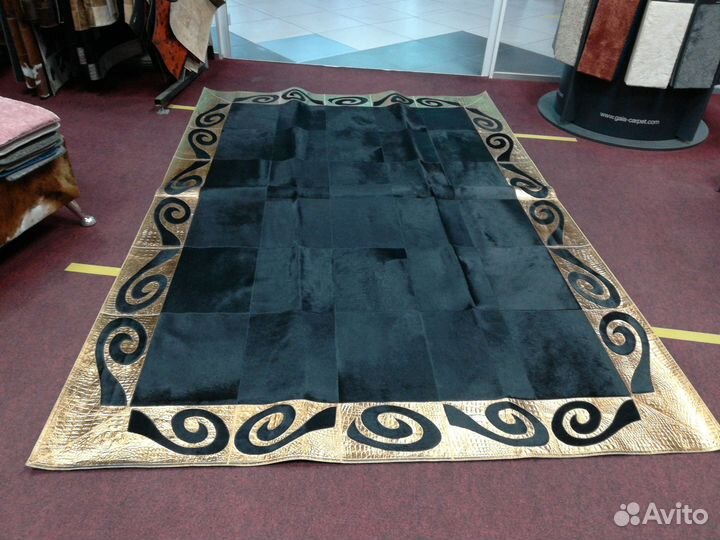 Ковры-пэчворки из шкуры коровы и пони