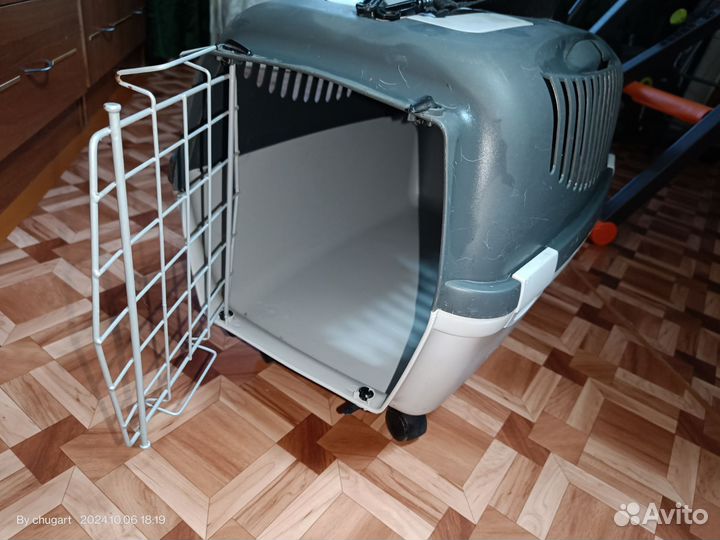 Переноска для животных пластиковая на колёсах