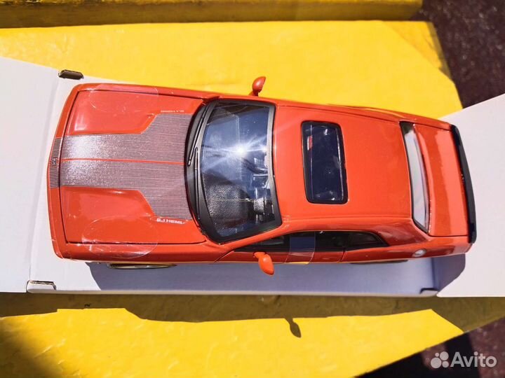 Модель 1:24, новая, Dodge Challenger SRT8 2008