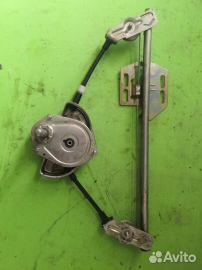 Стеклоподъемник задний правый Chevrolet Niva 2002