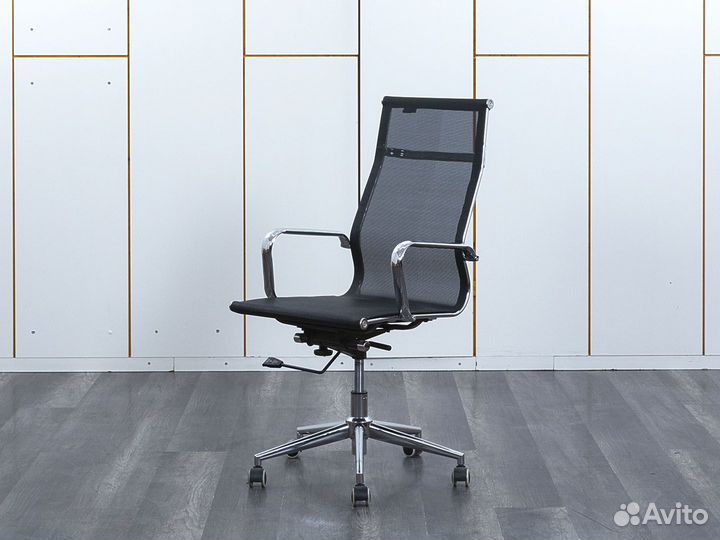 Офисное кресло