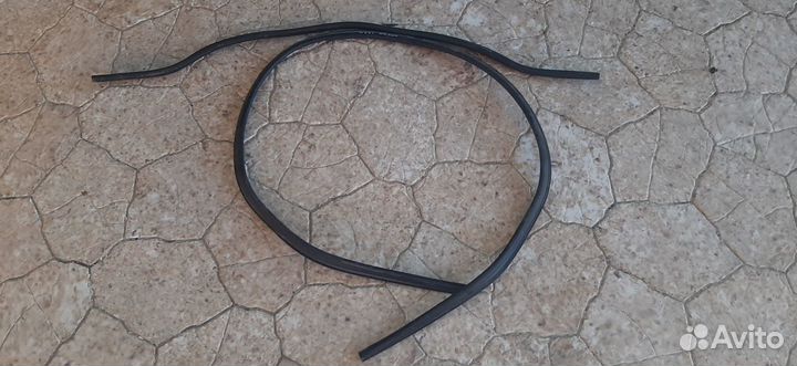 Уплотнитель капота Mercedes S-Class W221