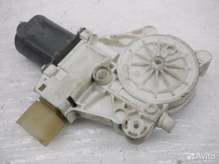 Моторчик переднего левого стеклоподъемника