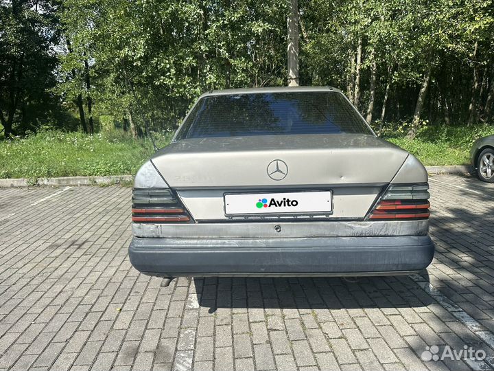 Mercedes-Benz W124, 1986