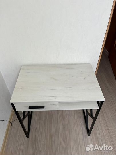 Стол письменный