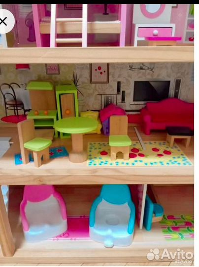 Кукольный домик с мебелью