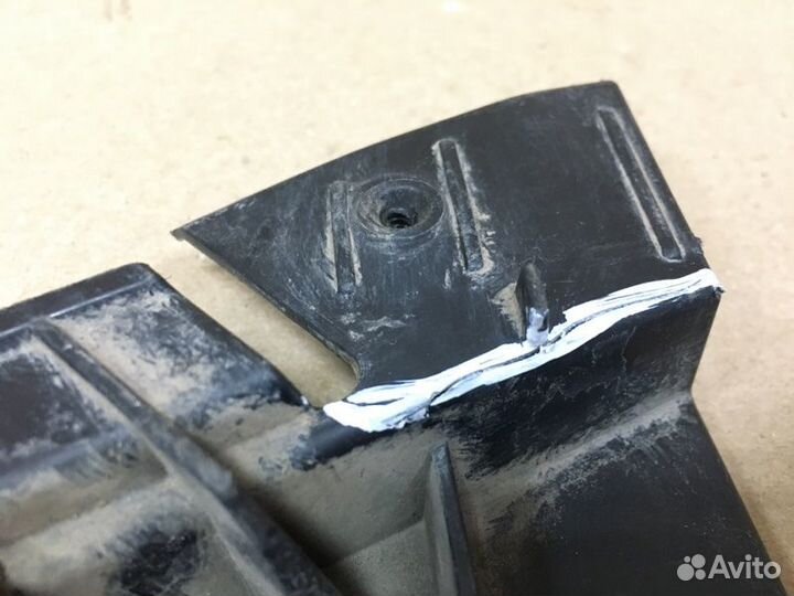 Пыльник бампера передний правый Renault Logan 2