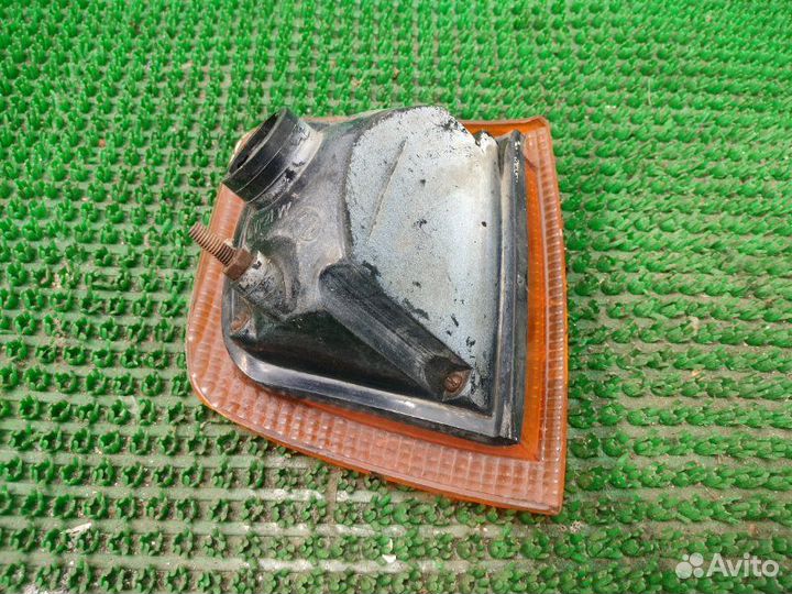 Поворотник передний левый Газ Волга 31029 1992