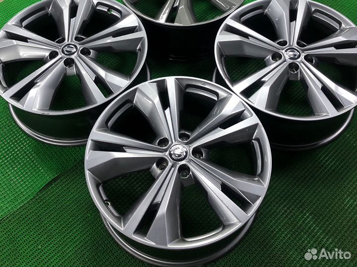 Диски литые Nissan R20 5x114.3