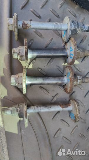 Развальные болты Prado120/GX470