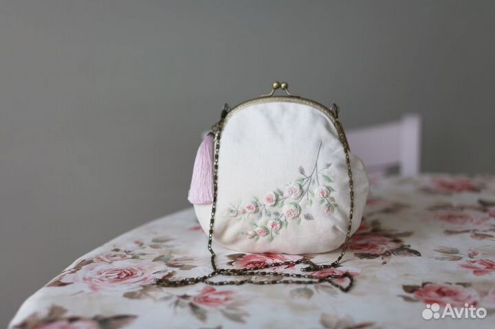 Сумочка женская ручная работа с вышивкой