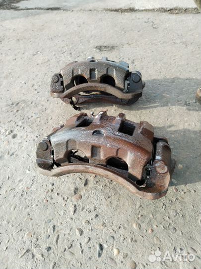 Передние суппорта Hyundai Grand Starex 08г/хендай