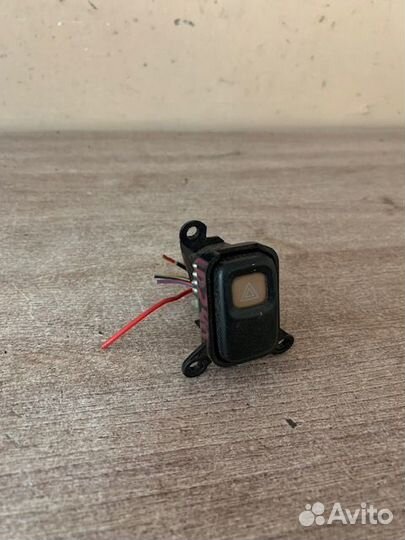 Кнопка аварийки Mazda 626 (GE)