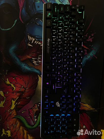 Игровая клавиатура с подсветкой